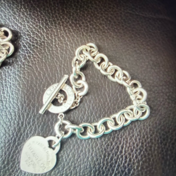 TIFFANY HEART TAG TOGGLE NECKLACE AND BRACELET

NECKLACE 16 in

LIKE NEW - Picture 2 of 13